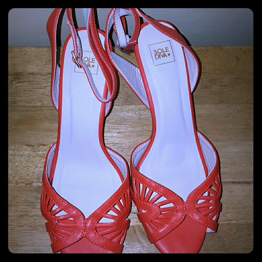 Woman's size 10 Sole Diva wedge